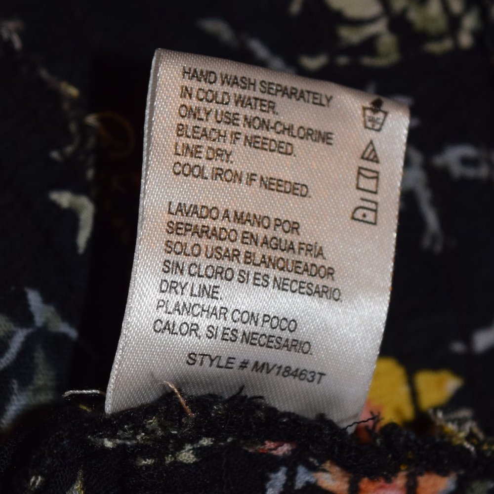 Patrons of Peace Floral Smocked Crop Top size Medium - Picture 6 of 6